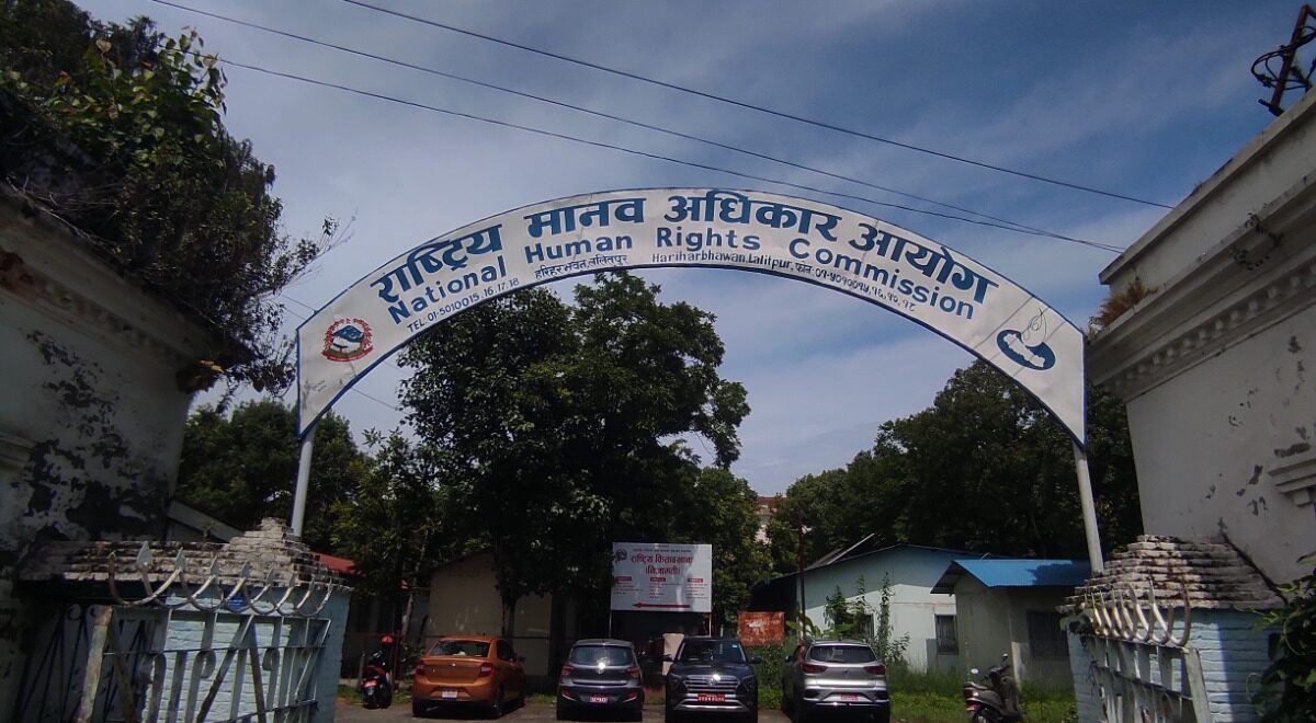 सामाजिक सञ्जाल बन्द गर्ने सरकारको निर्णयप्रति आयोगको गम्भीर ध्यानाकर्षण