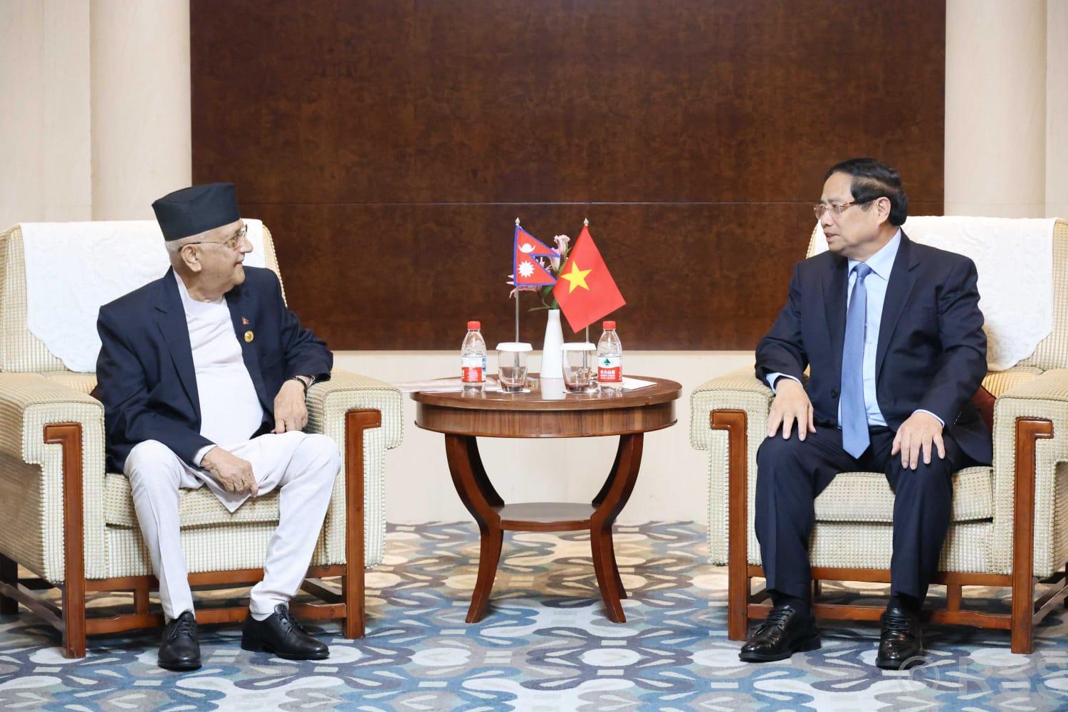 प्रधानमन्त्री ओली र भियतनामका प्रधानमन्त्री चिङबीच भेटवार्ता