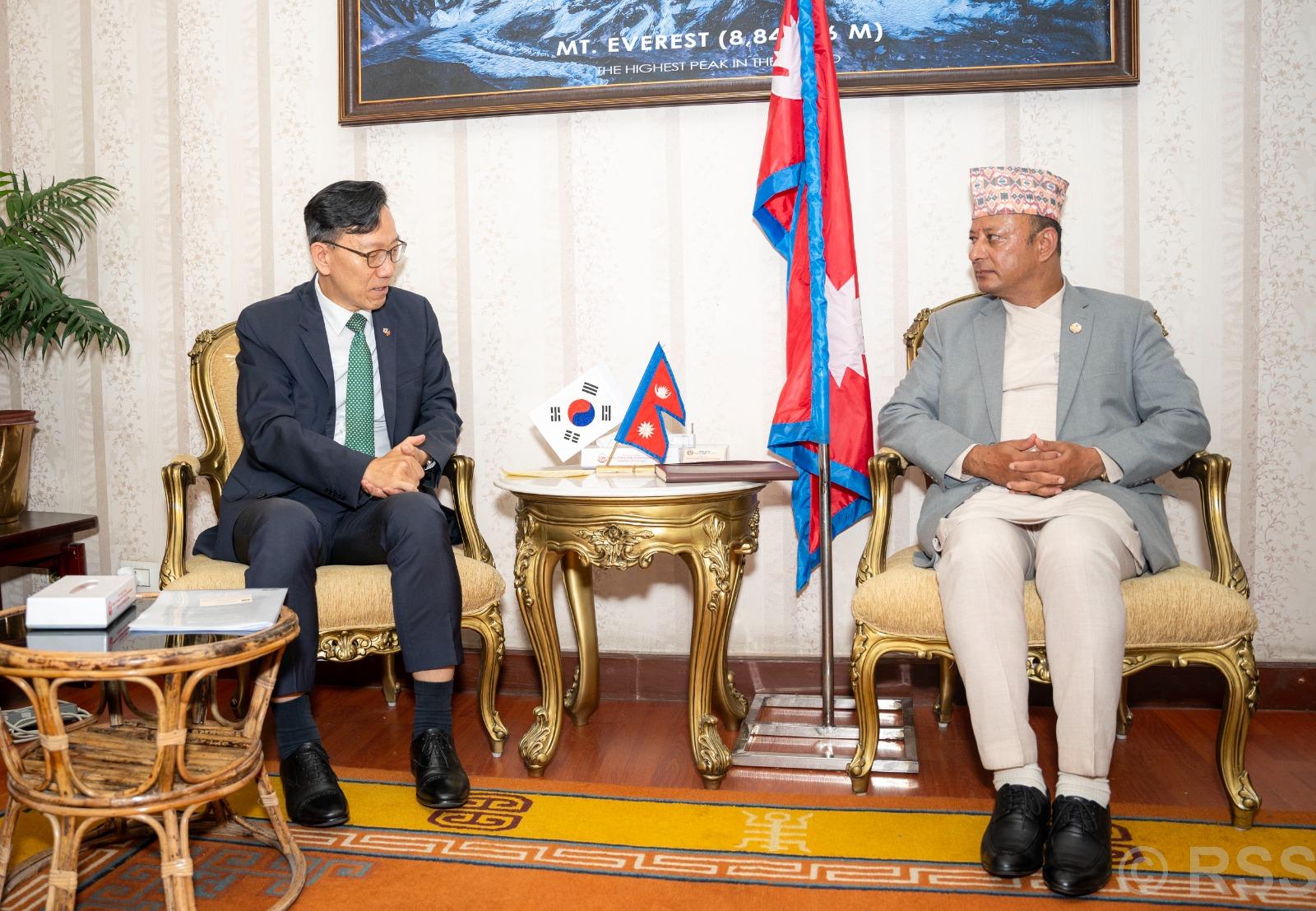ऊर्जामन्त्री खड्कासँग दक्षिण कोरियाली राजदूतबीच शिष्टाचार भेट