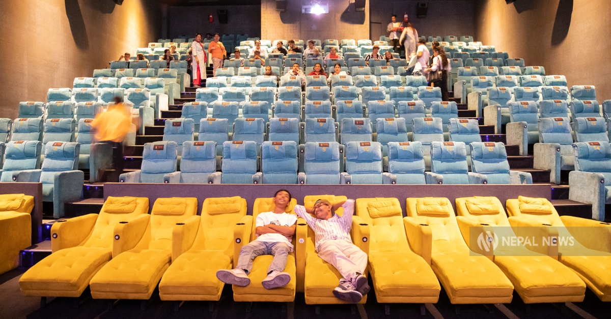 भाडामा दर्शक, हल खाली, फिल्म ‘सुपर हिट’