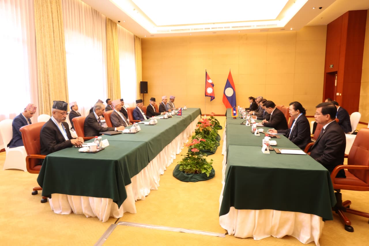 ओली र लाओसका राष्ट्रपति सिसौलिथबीच भेटवार्ता