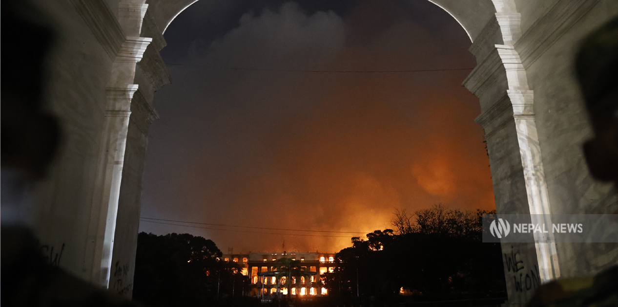 क्यामेराको लेन्सअघि जलेको सिंहदरबार