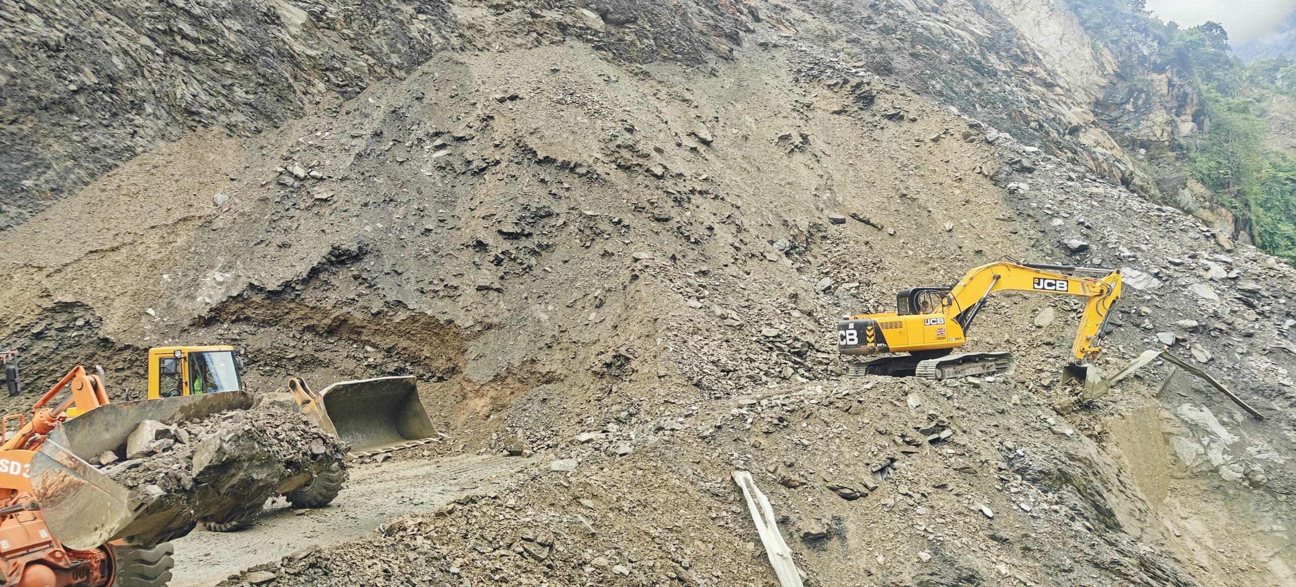 मुग्लिन-नारायणगढ सडकको ६० प्रतिशत क्षेत्र पहिरोग्रस्त, टालटुले निर्माणले बढायो जोखिम