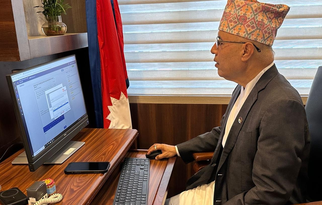 अर्थमन्त्री खनालले दिए करिब चार हजार सन्देशको जवाफ, अझै सयौँ इमेल बाँकी