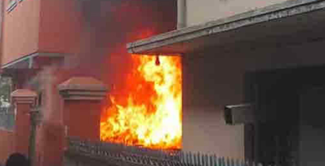 कांग्रेस महामन्त्री थापाको घरमा आगजनी