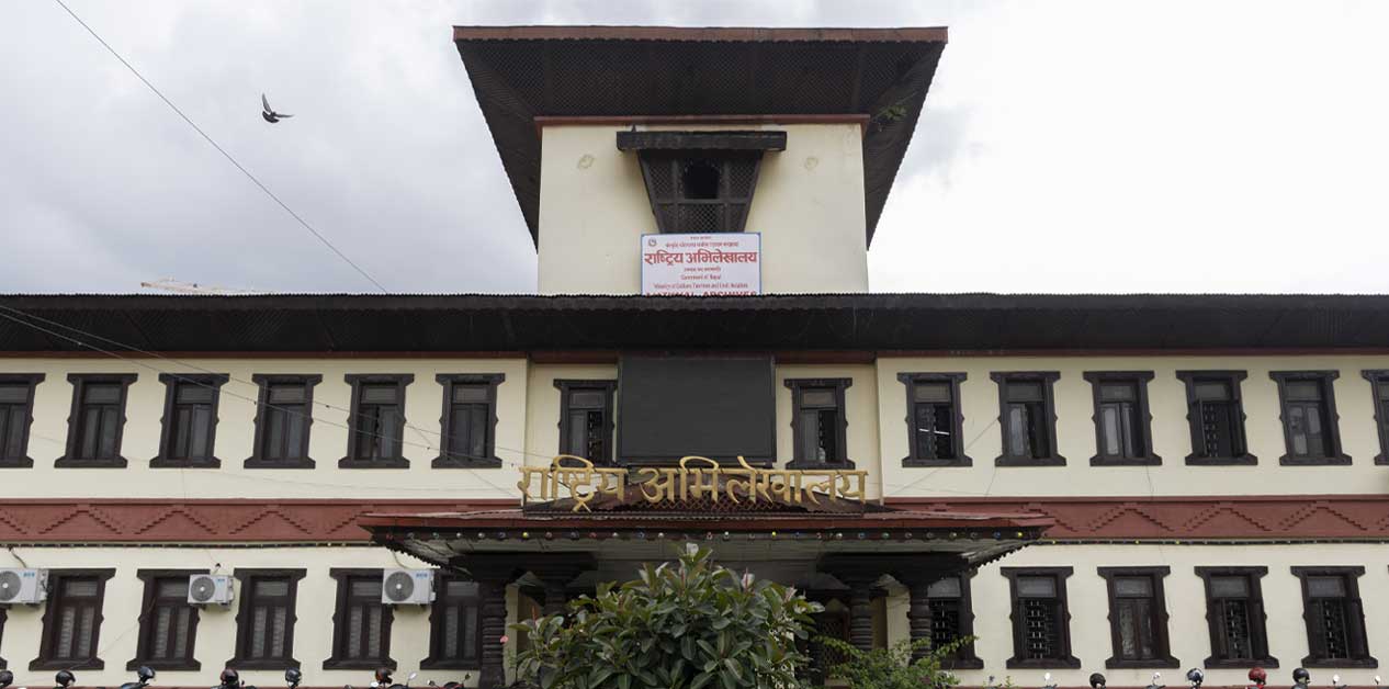 विद्रोहको रापमा कर्मचारीको मपाइँवाद