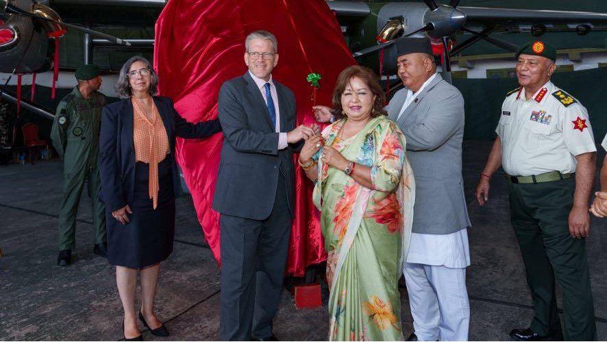 अमेरिकी अनुदानको दुईवटा स्काई ट्रक सेनालाई हस्तान्तरण