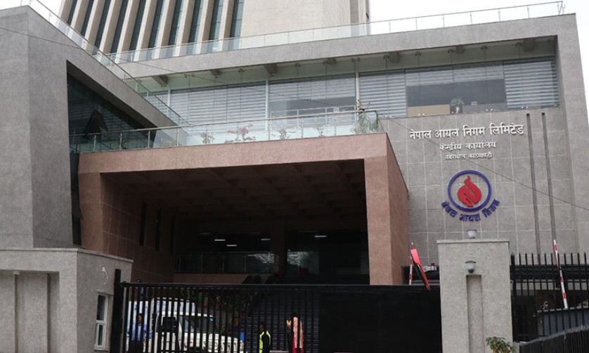 पृथ्वी राजमार्गमा पेट्रोलियम पदार्थको अभाव छैन : आयल निगम