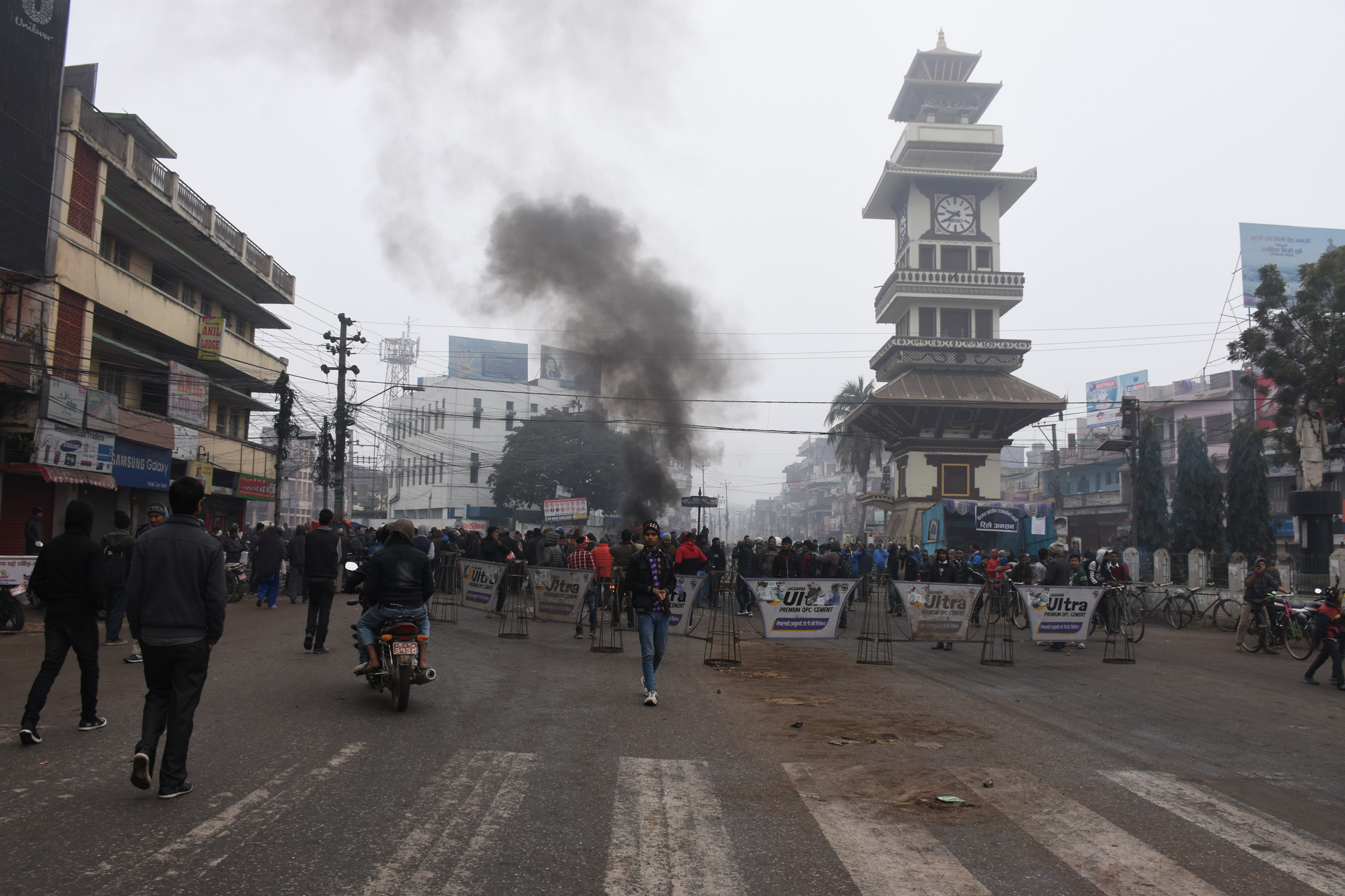 वीरगन्जका सडक र गल्लीमा सेना तथा सुरक्षा फौजको तैनाथी