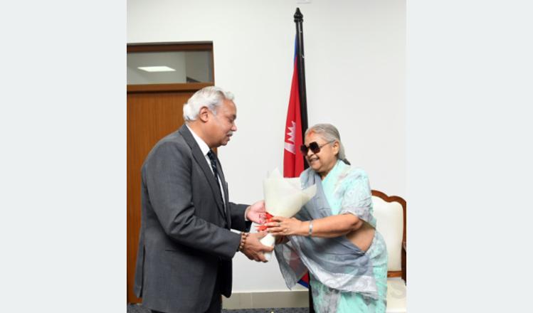 प्रधानमन्त्री कार्कीसँग भारतीय राजदूतको भेट