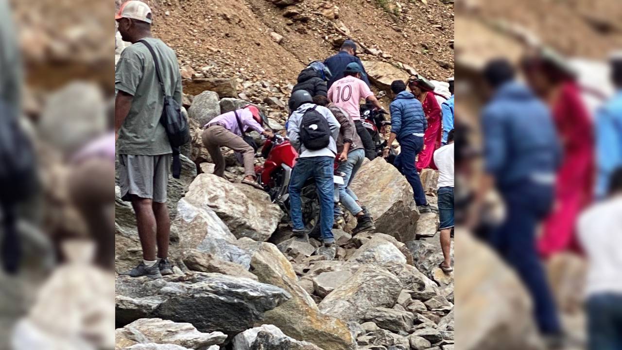 कर्णाली राजमार्ग फेरि अवरुद्ध