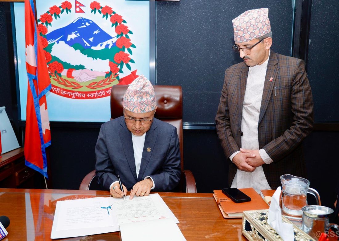 अर्थमन्त्री खनालद्वारा सामान्य प्रशासन मन्त्रालयमा पदबहाली