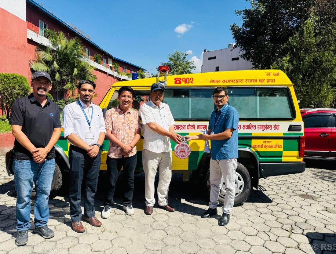 काठमाडौँ महानगरद्वारा नाम्खा गाउँपालिकालाई एम्बुलेन्स प्रदान