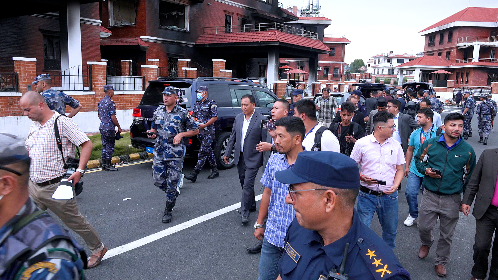 मन्त्रीद्वयद्वारा मन्त्री आवास अवलोकन