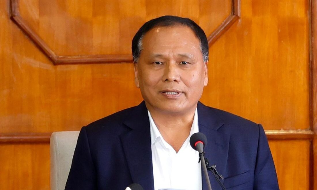 आजै कार्यालय पुग्न सडक विभागका कर्मचारीलाई मन्त्री घिसिङको निर्देशन