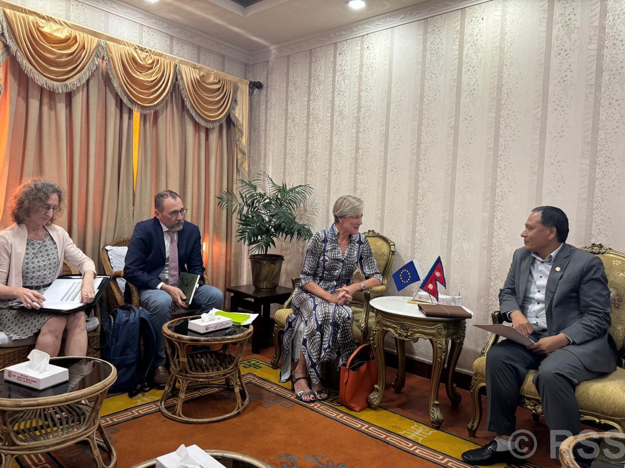 मन्त्री घिसिङसँग युरोपेली सङ्घका राजदूत लोरेन्जोको शिष्टाचार भेटवार्ता