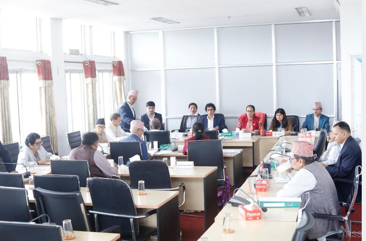 कर्मचारीको अवकाश उमेरबारे विवाद कायमै, मन्त्री न्यौपानेद्वारा भोलिसम्मको समय माग