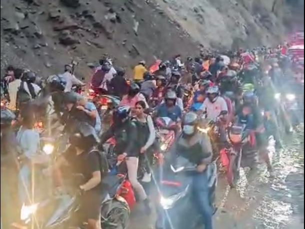 पाँच घण्टापछि खुल्यो मुग्लिन–नारायणगढ सडक