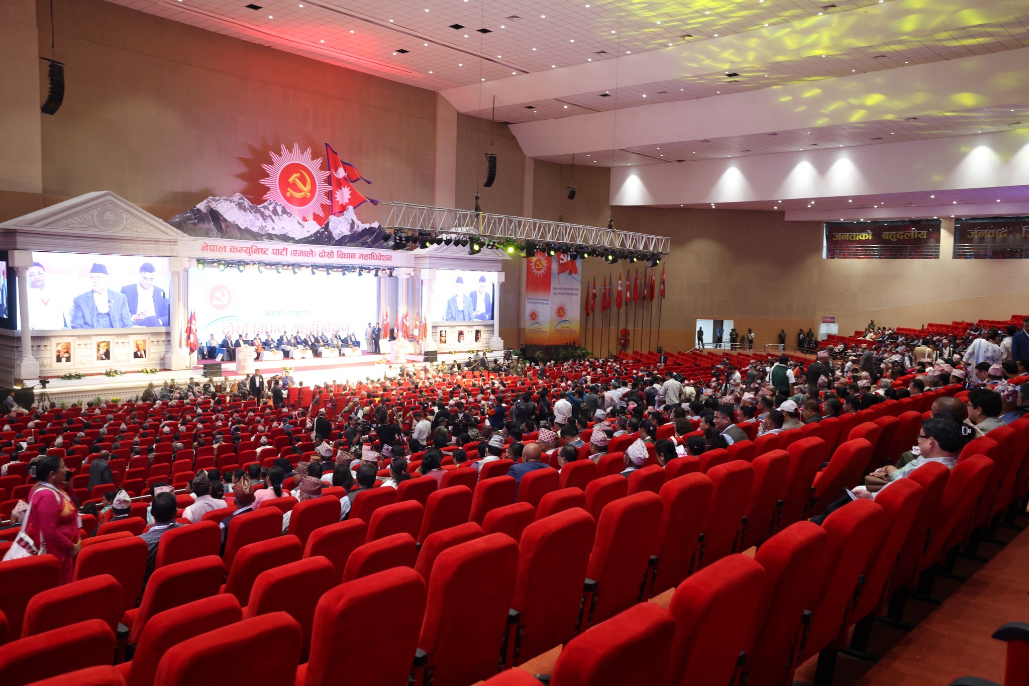 एमाले विधान संशोधन: ७० वर्षे उमेर हद र दुई कार्यकाल हटाउने प्रस्ताव