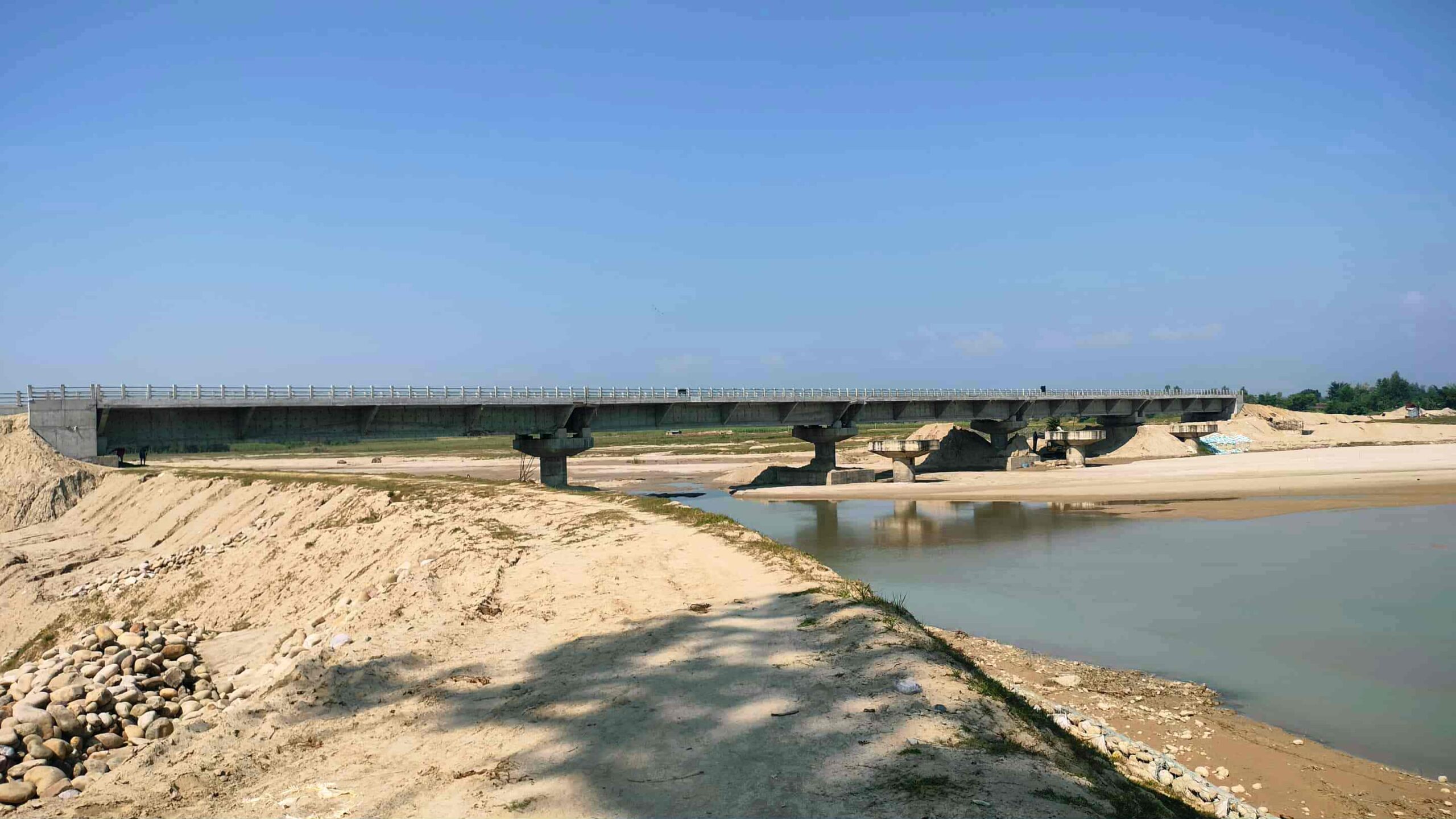 दोदा नदीमा निर्माणाधीन पुलको काम ९० प्रतिशत पूरा