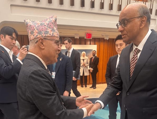 सिंगापुरका राष्ट्रपति थरमनसँग अर्थमन्त्री खनालको भेट