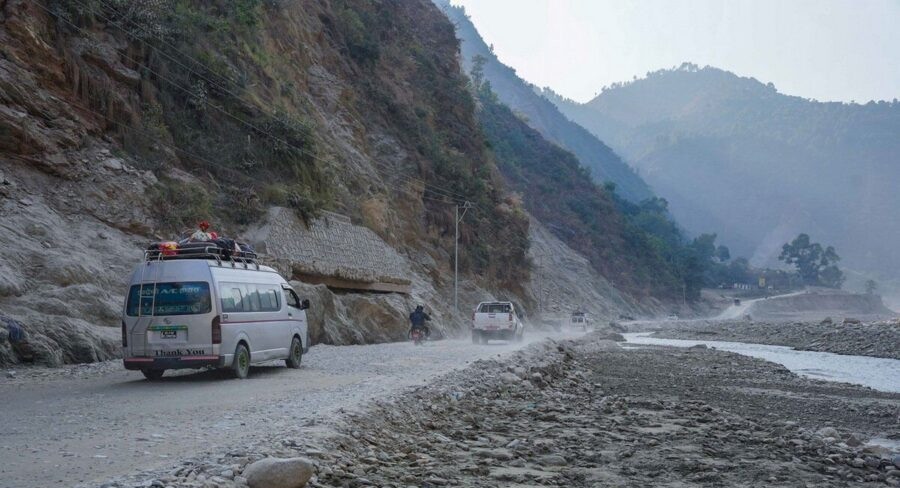 बीपी राजमार्ग पूर्णरुपमा अवरुद्ध