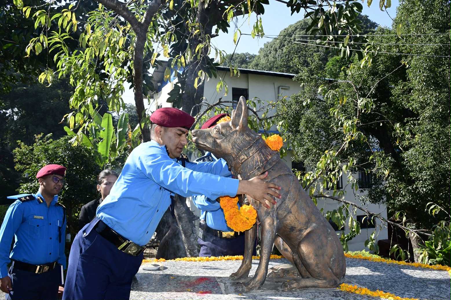 नेपाल प्रहरी केनाईन कार्यालय महाराजगंजमा कुकुर पूजा सम्पन्न