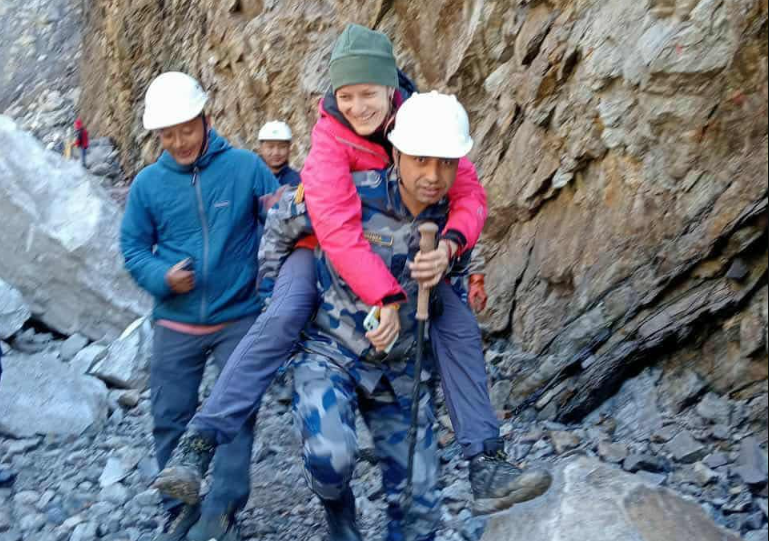 दोलखामा पहिरो गएर अलपत्र परेका चार विदेशीको उद्धार