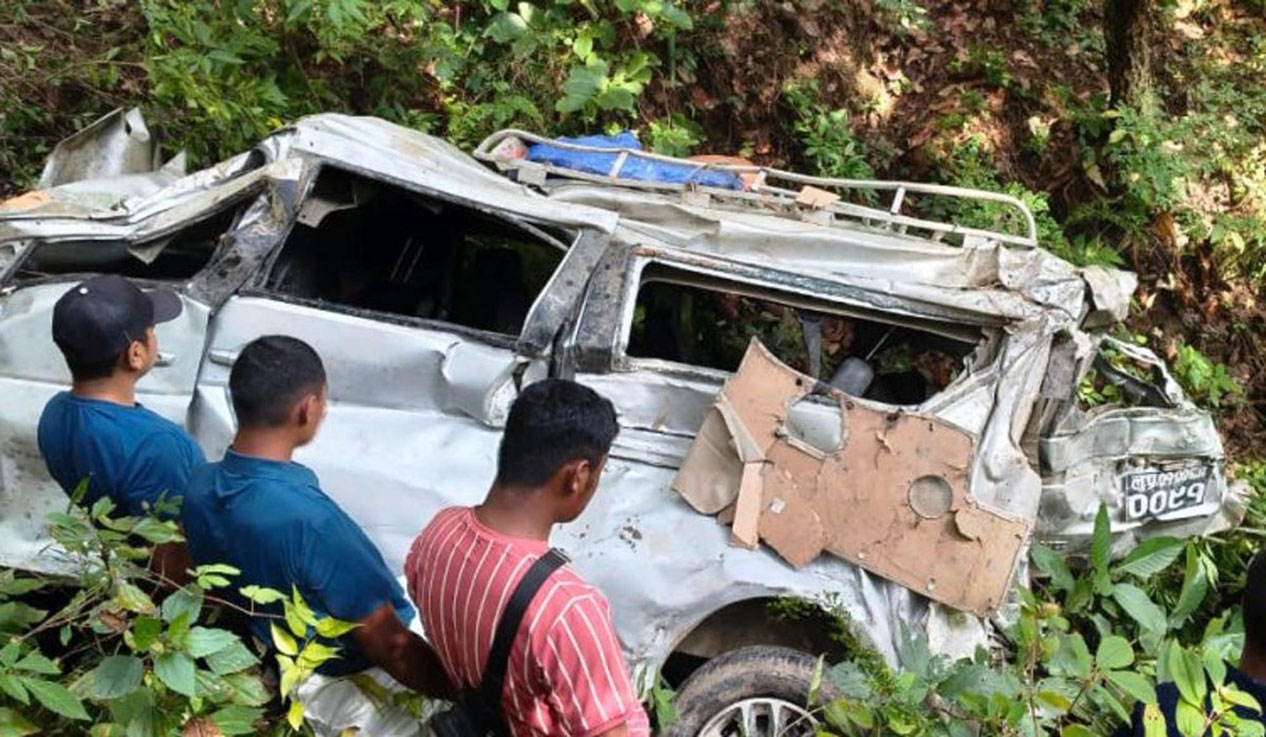 बुटवलबाट पाल्पा जाँदै गरेको भ्यान दुर्घटना‚ तीनजनाको मृत्यु [नामसहित]