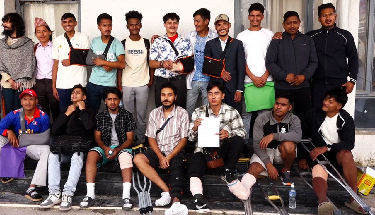 जेनजी आन्दोलनका घाइते वैशाखी टेकेरै सिंहदरबार पुगेपछि…