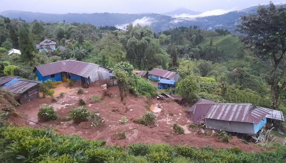 चार घण्टाको ‘आरी घोप्टे’ वर्षाले लियो निदाएका ३७ जनाको ज्यान