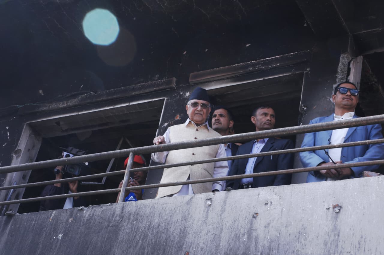 जलेको घरमा ओली पुगेपछिका ११ तस्बिर