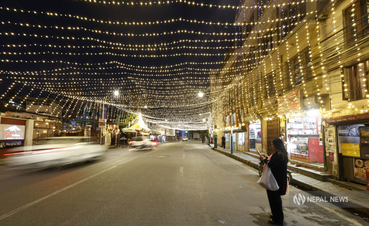 झिलिमिली बत्तीले धपक्कै बलेको राजधानी