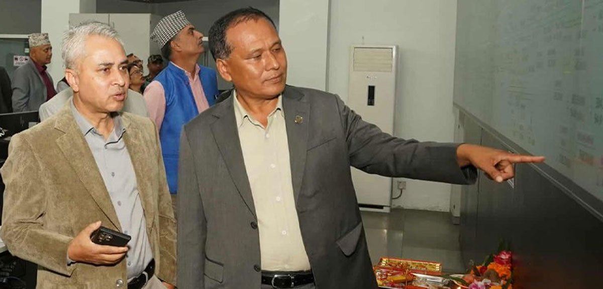 लक्ष्मीपूजामा निर्वाध विद्युत् आपूर्ति, ऊर्जामन्त्रीले गरे प्रेषण केन्द्रको निरीक्षण
