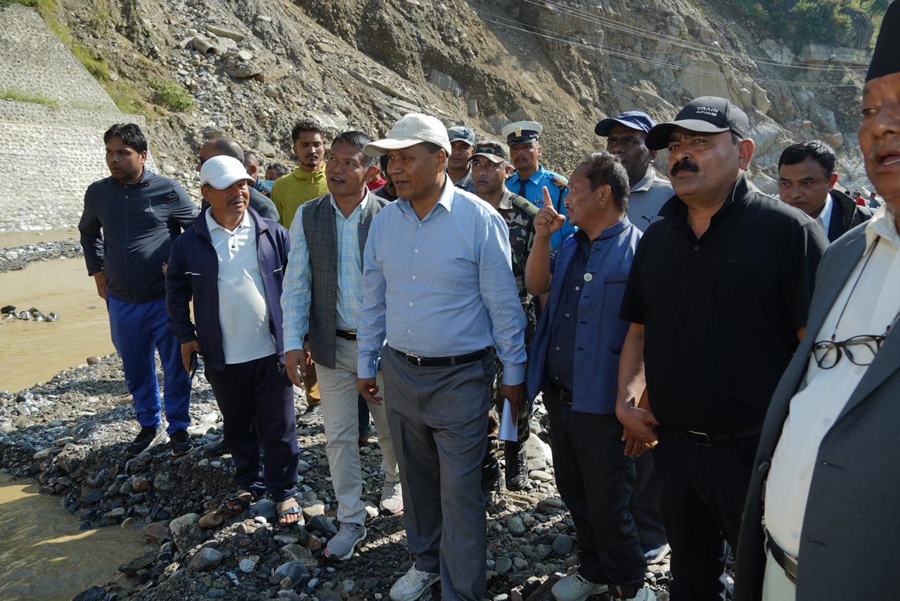 अस्थायी ‘डाइभर्सन’ बनाएर बीपी राजमार्ग सञ्चालनमा जुट्यो सरकार