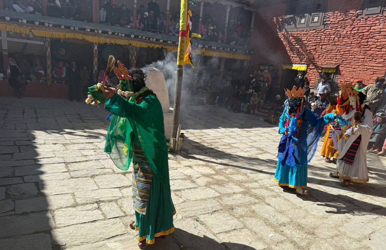 शान्ति र स्थिरताको कामना गर्दै ‘ध्योक्योप’ देव नृत्य