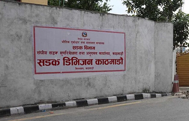 समयमा काम नगर्ने ५७ ठेकेदार कम्पनीको ठेक्का खोसिँदै, को-को परे?