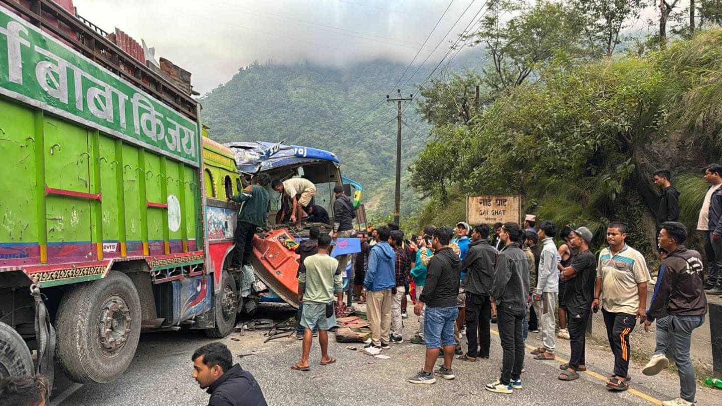 नारायणगढ–मुग्लिन सडक खण्डमा सातवटा गाडी एकआपसमा ठोक्किए