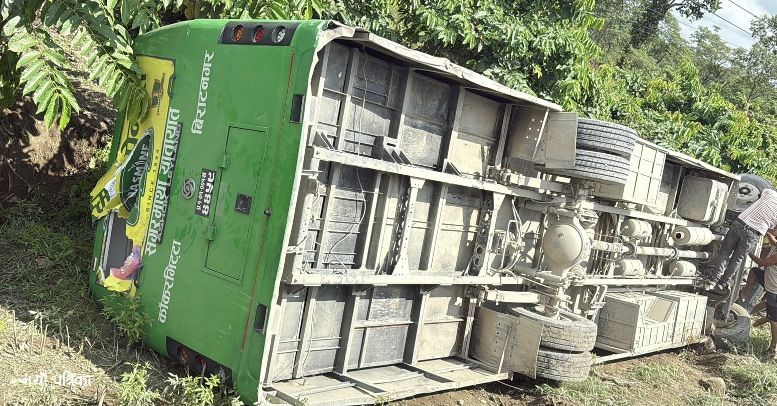 झापामा बस दुर्घटना हुँदा २ जनाको मृत्यु, १३ जना घाइते