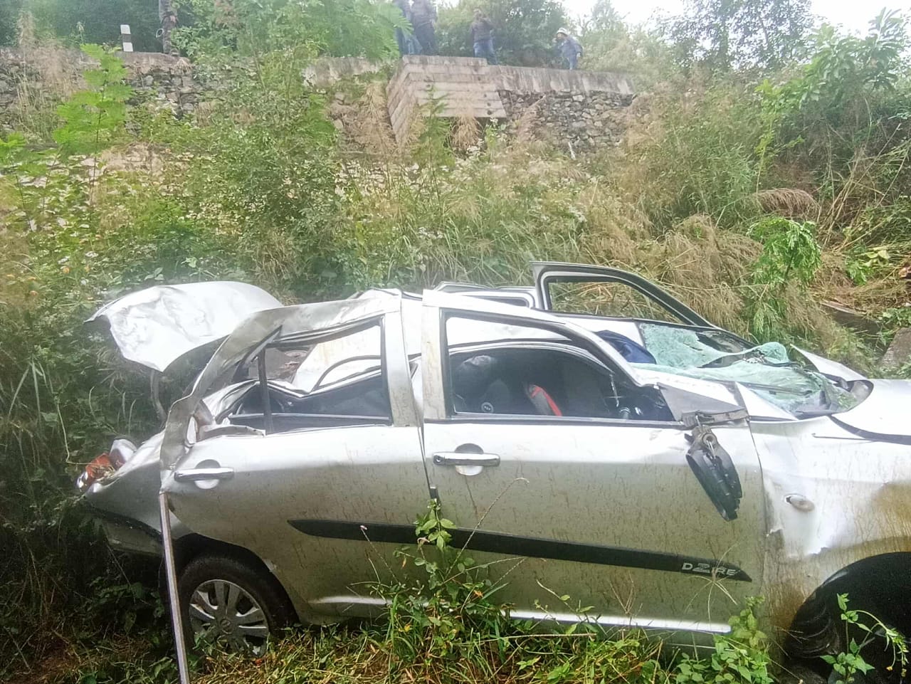 सिन्धुलीमा कार दुर्घटना हुँदा श्रीमानको मृत्यु, श्रीमती र छोरा घाइते