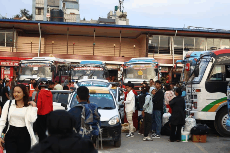 दसैँ सकिएलगत्तै दैनिक काठमाडौँ उपत्यका भित्रिने नागरिकको सङ्ख्या उच्च