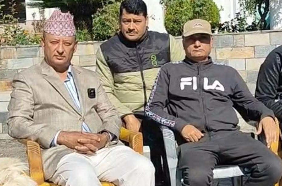 गृहमन्त्रीले ‘विदेश भागे’ भनेका दीपक खड्का आफ्नै घरबाट सार्वजनिक