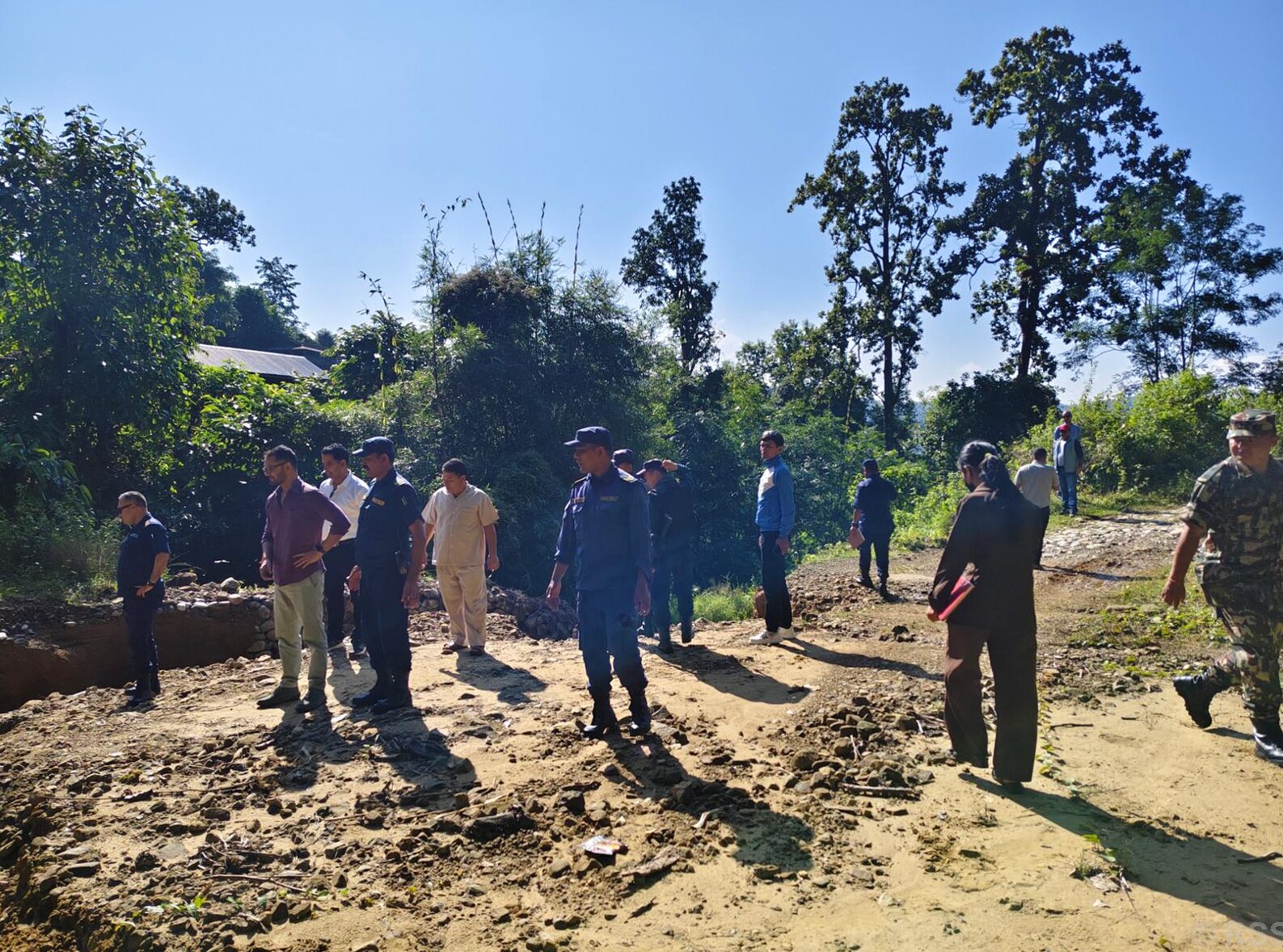 जमिन भासिएपछि सुरक्षित आश्रयको खोजीमा छन् हायु परिवार