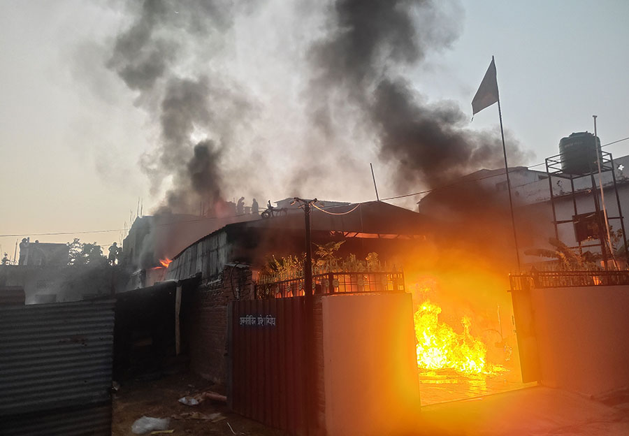 रुपन्देहीको अगरबत्ती उद्योगमा भीषण आगलागी