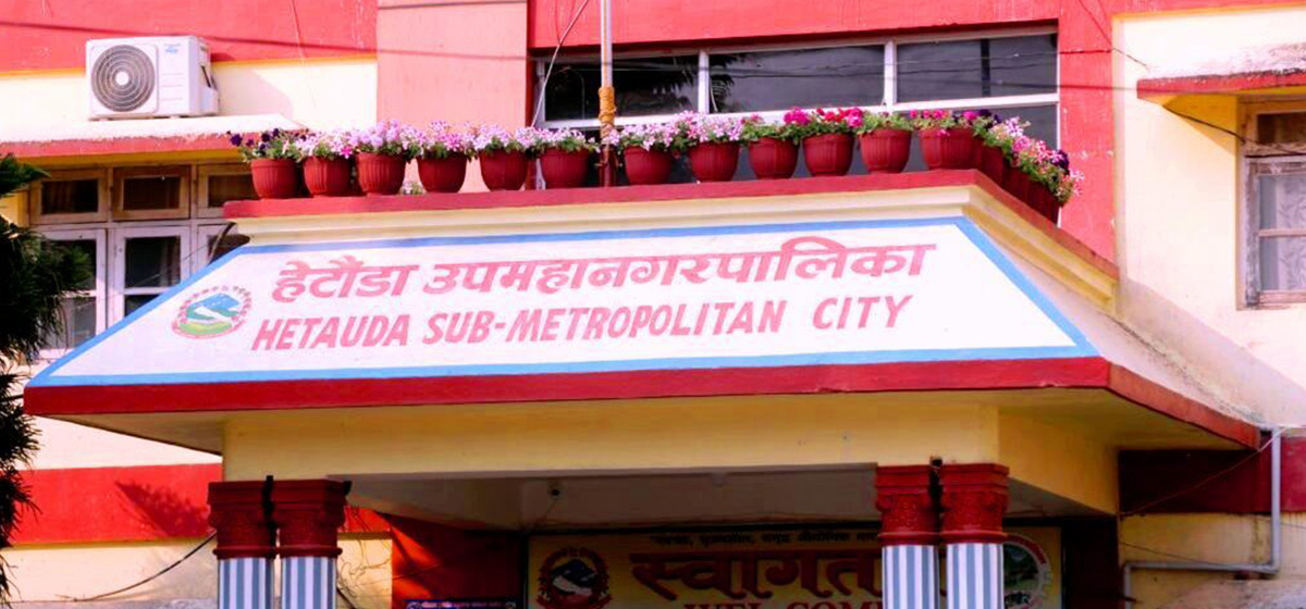 हेटौँडा उपमहानगरले प्लास्टिकका फूल बिक्री र प्रयोगमा लगायो प्रतिबन्ध