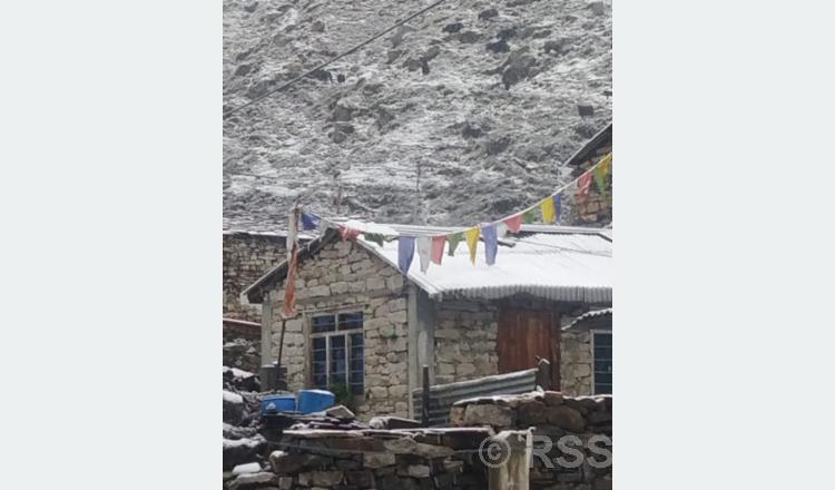 उत्तरी गोरखामा असोजमै हिमपात