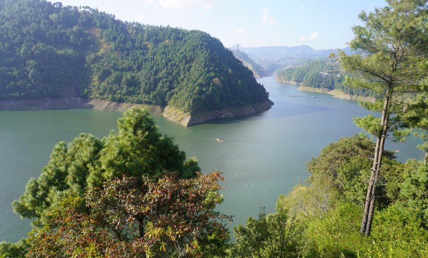 विषादी मिसिएको पानीले कुलेखानीको माछा उत्पादनमा ह्रास