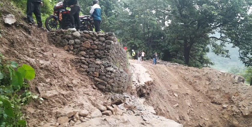 मेची राजमार्ग अवरुद्ध