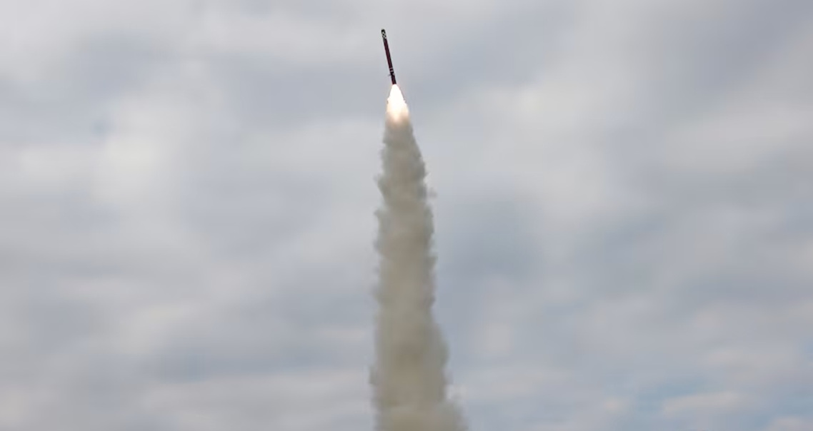 ट्रम्प दक्षिण कोरिया पुग्नुअघि उत्तर कोरियाद्वारा मिसाइल परीक्षण