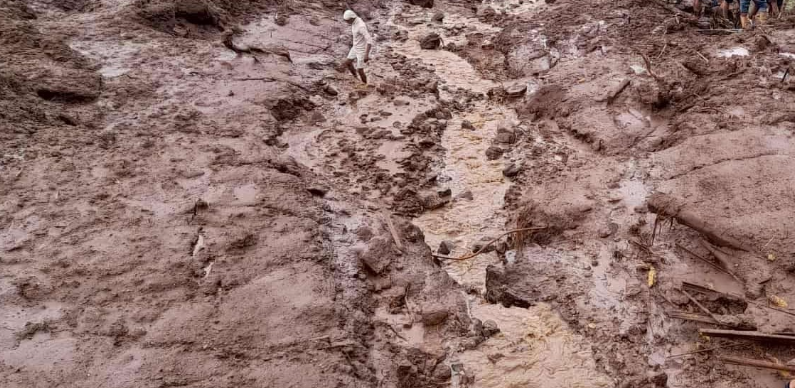 बाढी पहिरो कहर : चार स्थानीय तहमा सडक सञ्जाल र विद्युत् सेवा अवरुद्ध